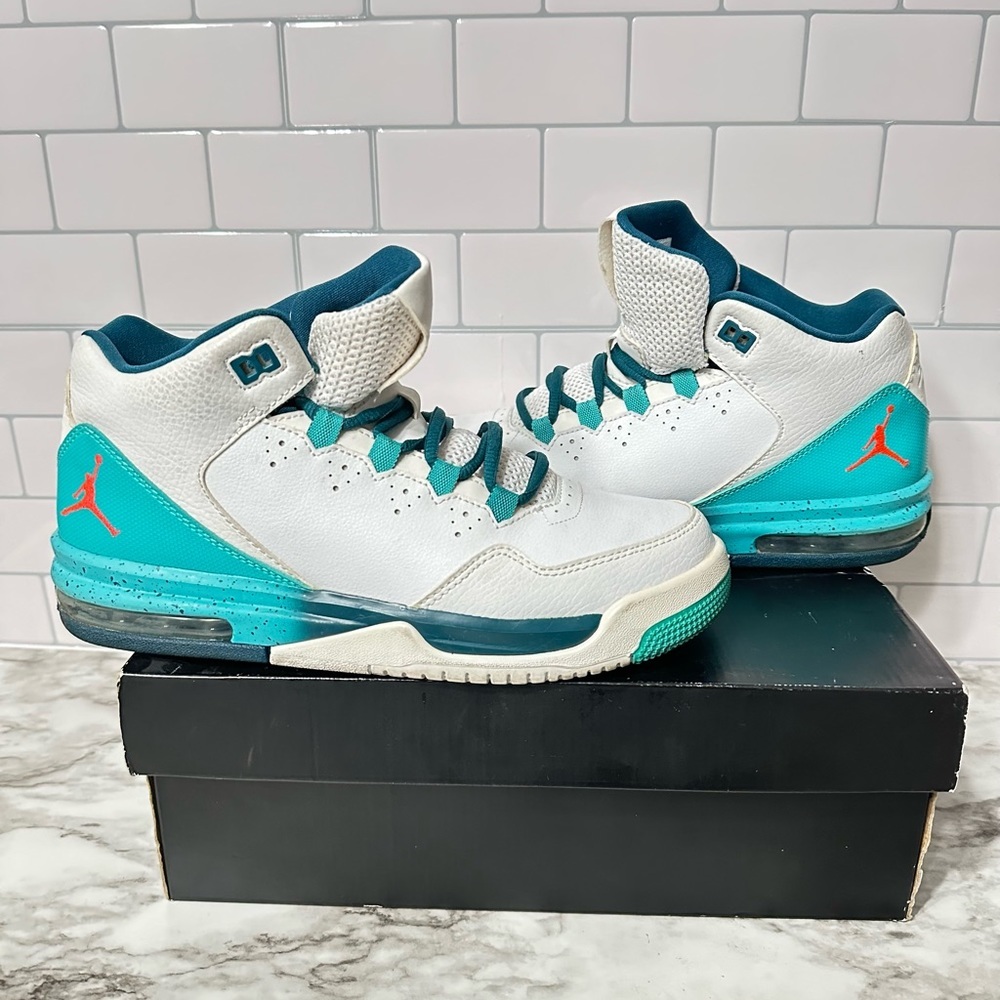 ✨Nike Jordan Flight in good/Fair condition. Lightly Worn.✨ - Picture 4 of 5